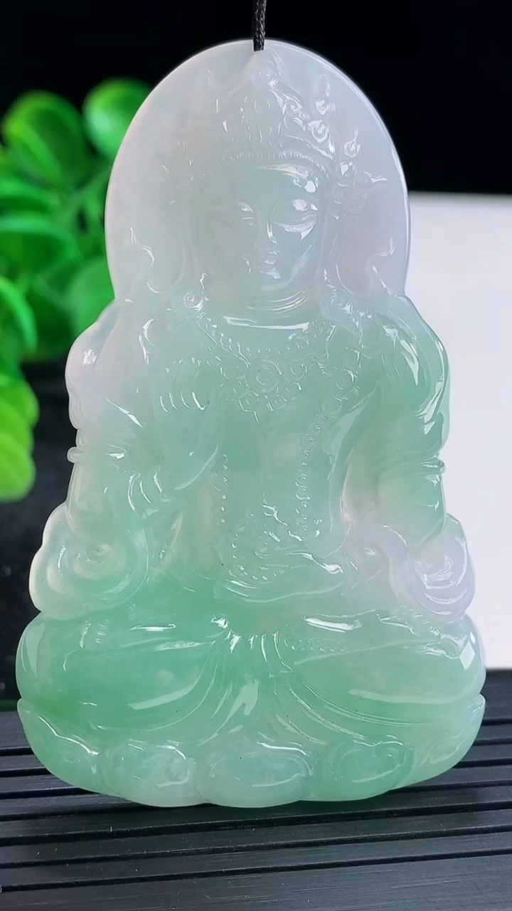 天然A货翡翠度母观音吊坠尺寸68.7-42.6-5重量:33.20g
4月16日