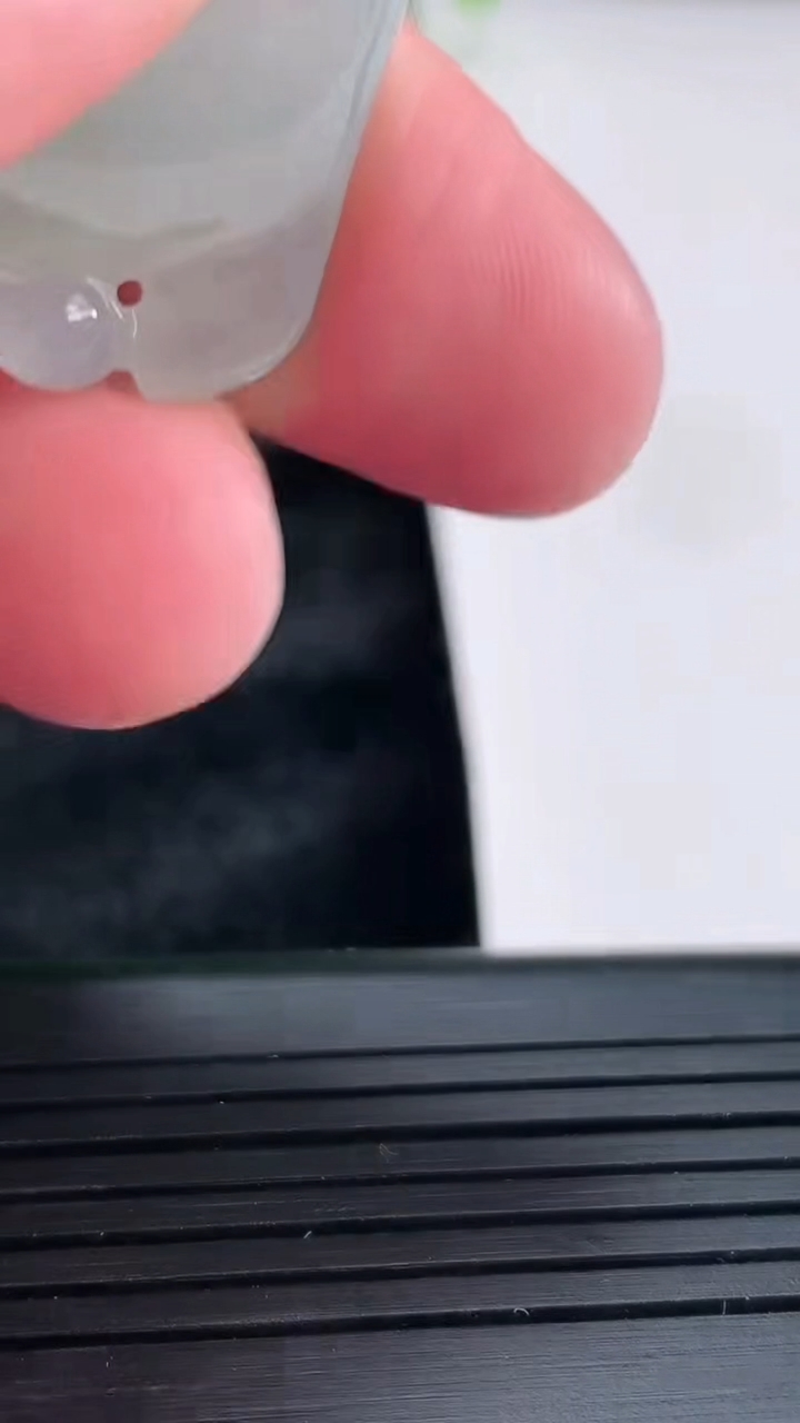 天然A货翡翠年年有余吊坠尺寸46.5-21-8.5重量:9.10g
4月17日