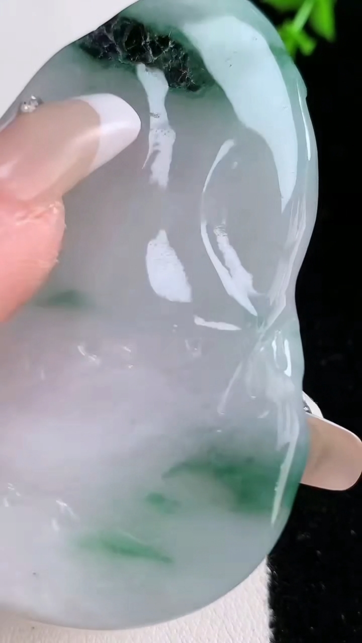 天然A货翡翠飘花观音菩萨吊坠，尺寸70-45-8，重:51.02g
4月17日