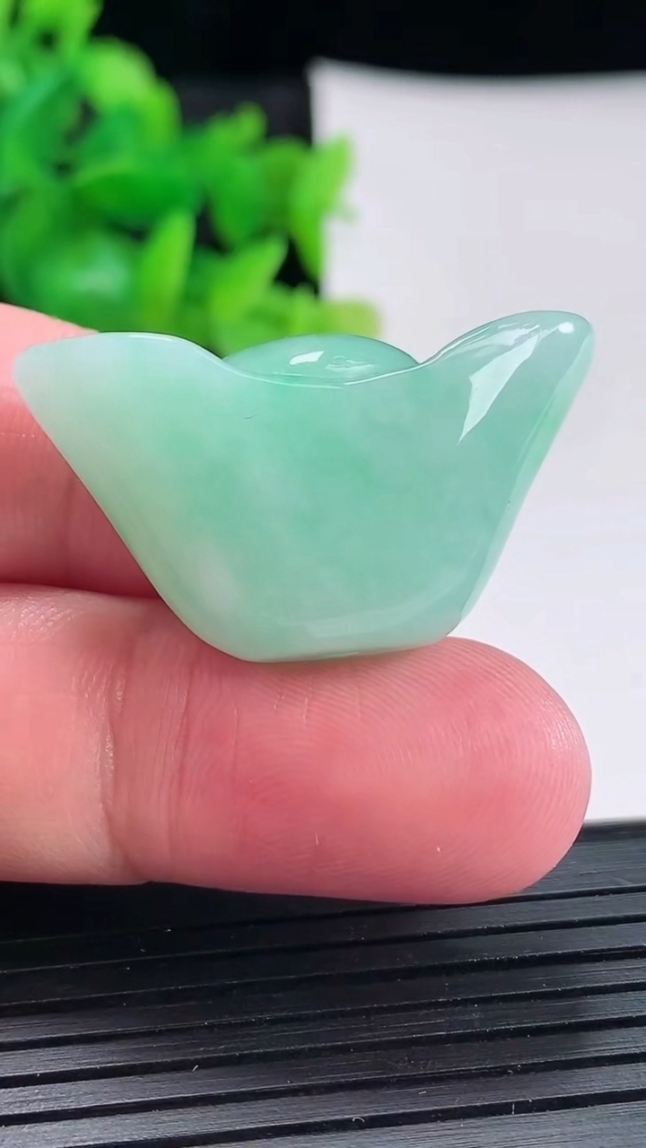 天然A货翡翠元宝吊坠尺寸34-19-12重量:14.74g
4月17日