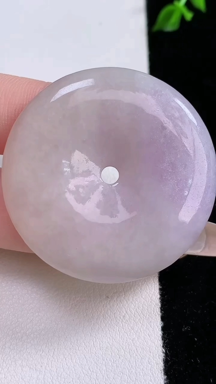 天然A货翡翠紫罗兰平安扣吊坠，尺寸41.2-5.8，重:20.03g
4月17日