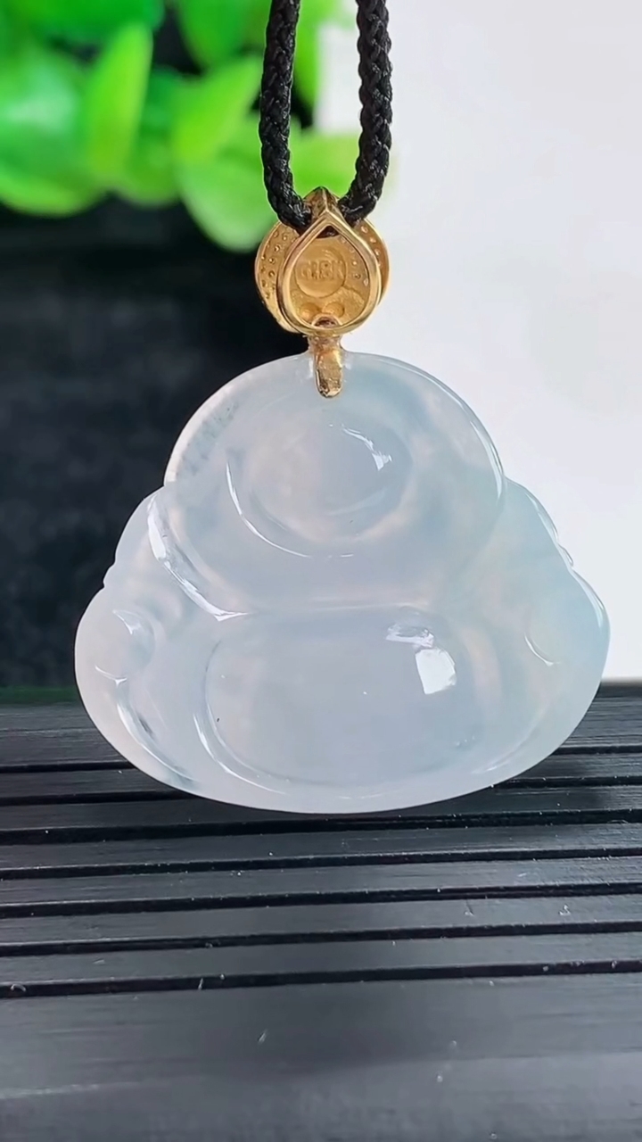 天然A货翡翠18k金紫罗兰佛公吊坠尺寸23.5-28-5重量:6.15g
4月17日