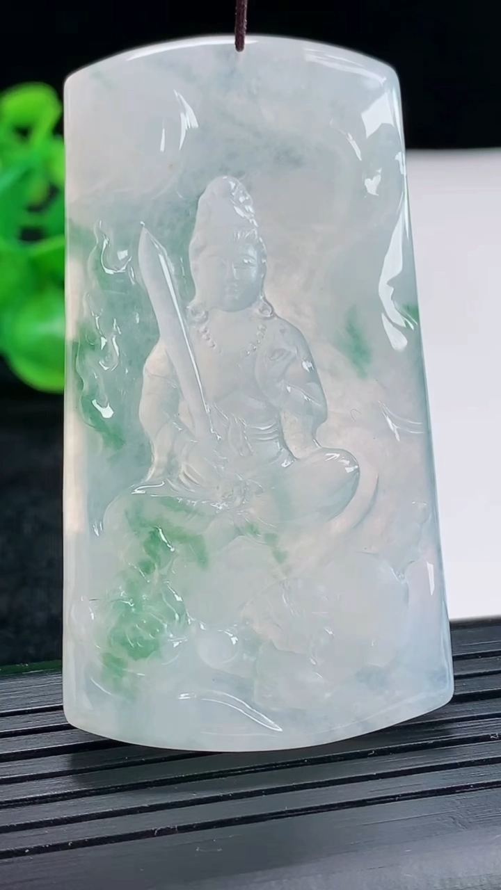 天然A货翡翠飘花文殊菩萨吊坠尺寸62-34-5重量:24.83g
4月17日