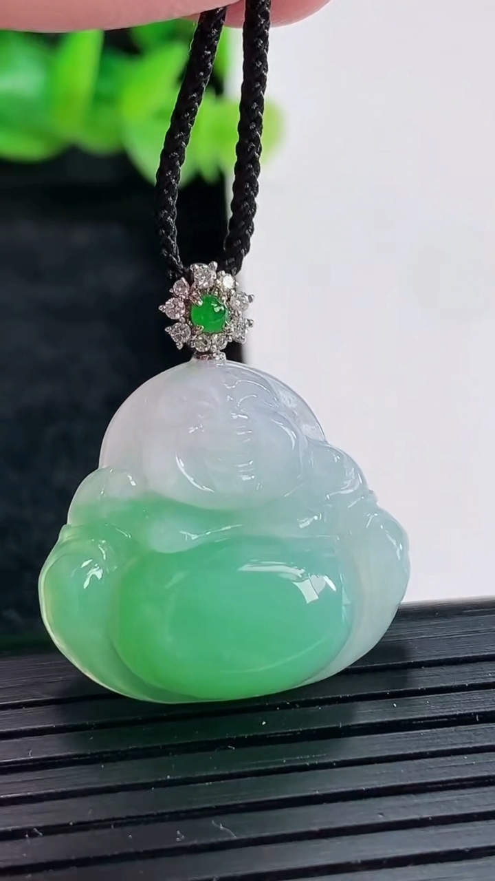 天然A货翡翠佛公吊坠尺寸22-25-8重量:7.39g
4月17日