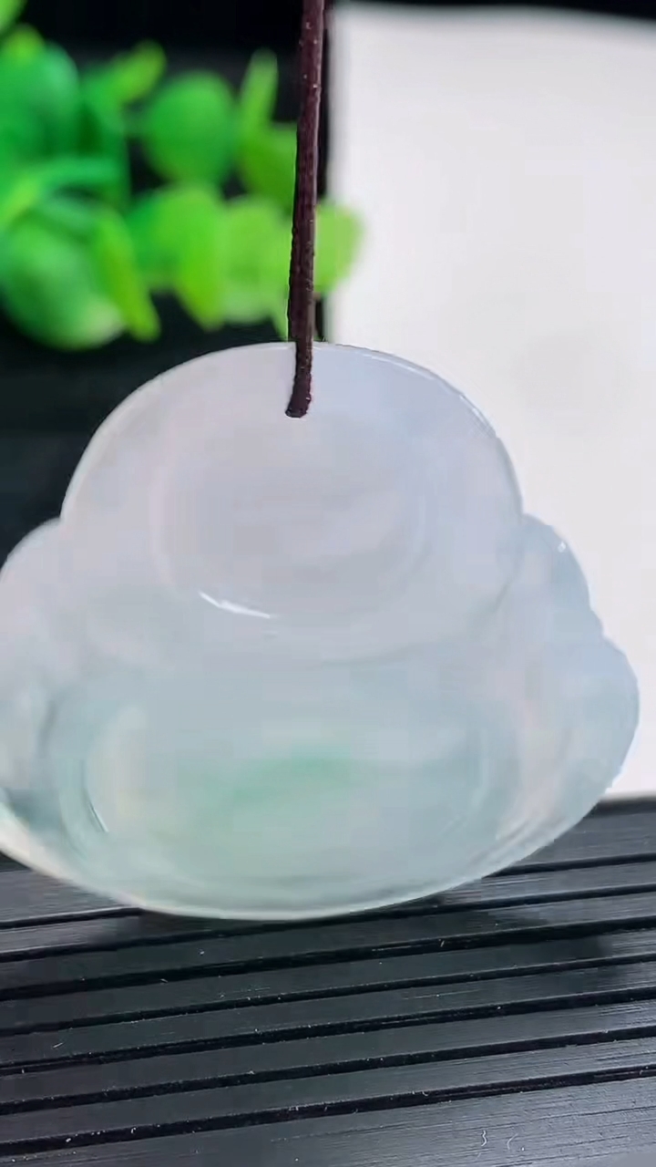 天然A货翡翠佛公吊坠尺寸37-38.6-6重量:12.92g
4月17日