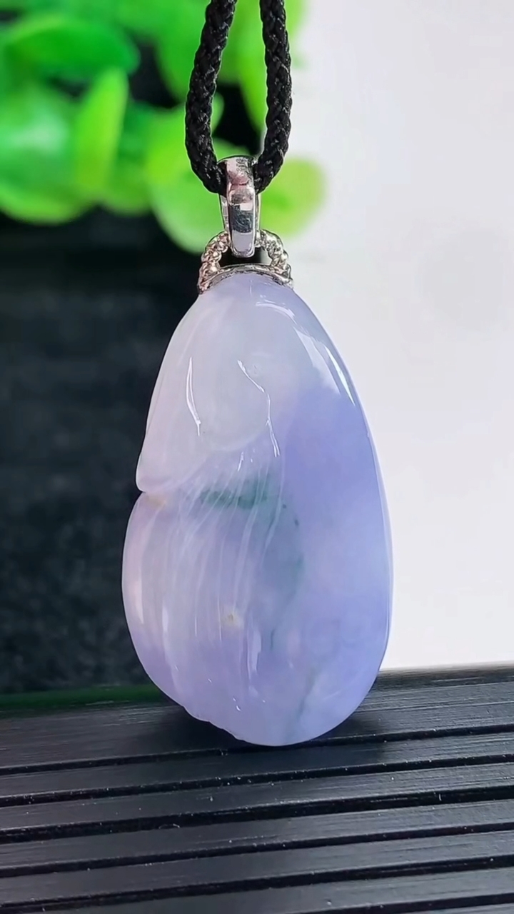 天然A货翡翠18k金紫罗兰飘花福袋吊坠尺寸29-17-8重量:7.46g
4月17日