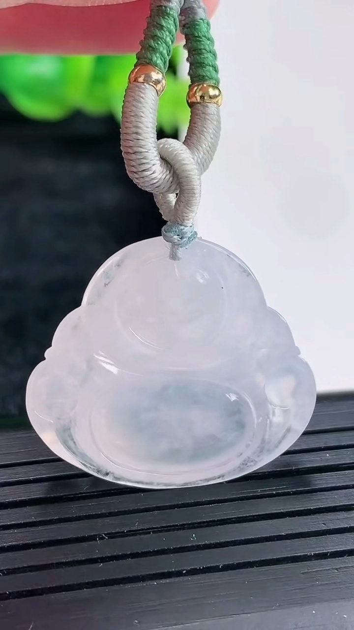 天然A货翡翠佛公吊坠尺寸23.6-28-5.6重量:7.87g
4月17日