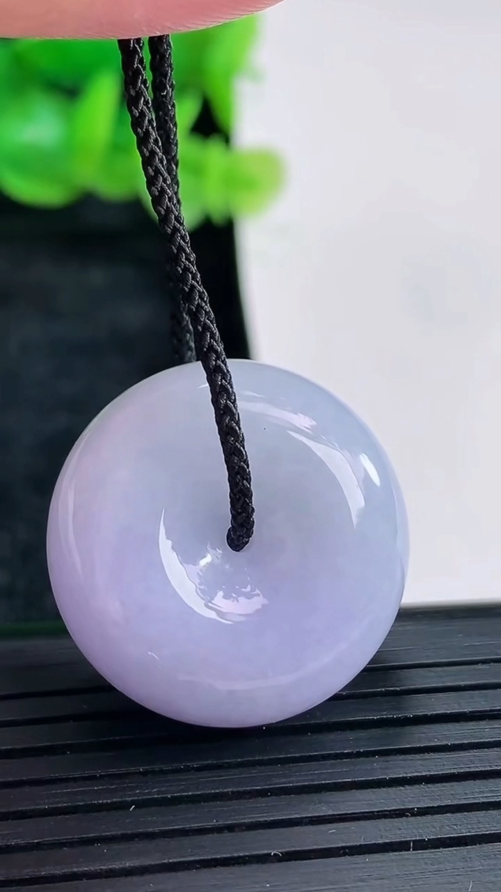 天然A货翡翠紫罗兰路路通吊坠尺寸25.5-11重量:15.49g
4月17日