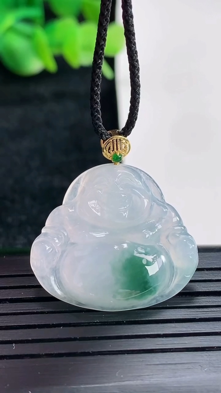 天然A货翡翠18k金飘花佛公吊坠尺寸23-26.5-4重量:3.90g
4月17日