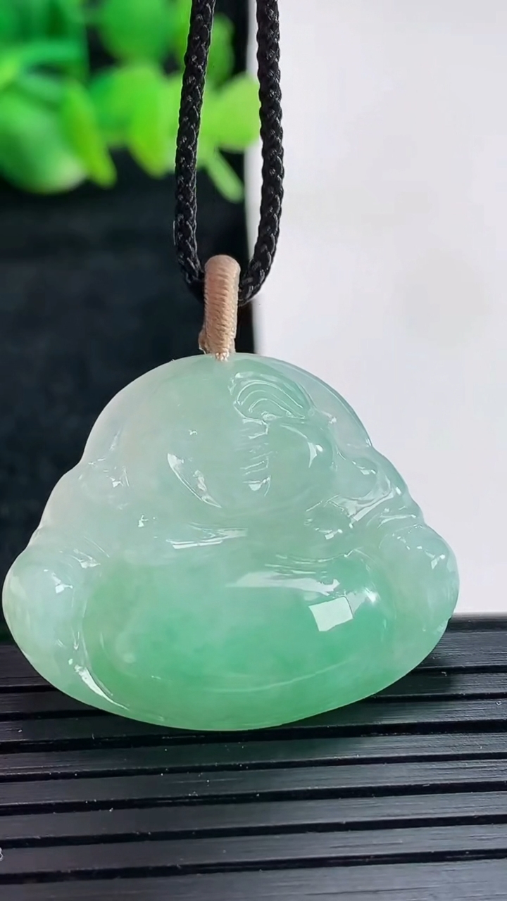 天然A货翡翠佛公吊坠尺寸25.5-32-5.2重量:8.01g
4月17日