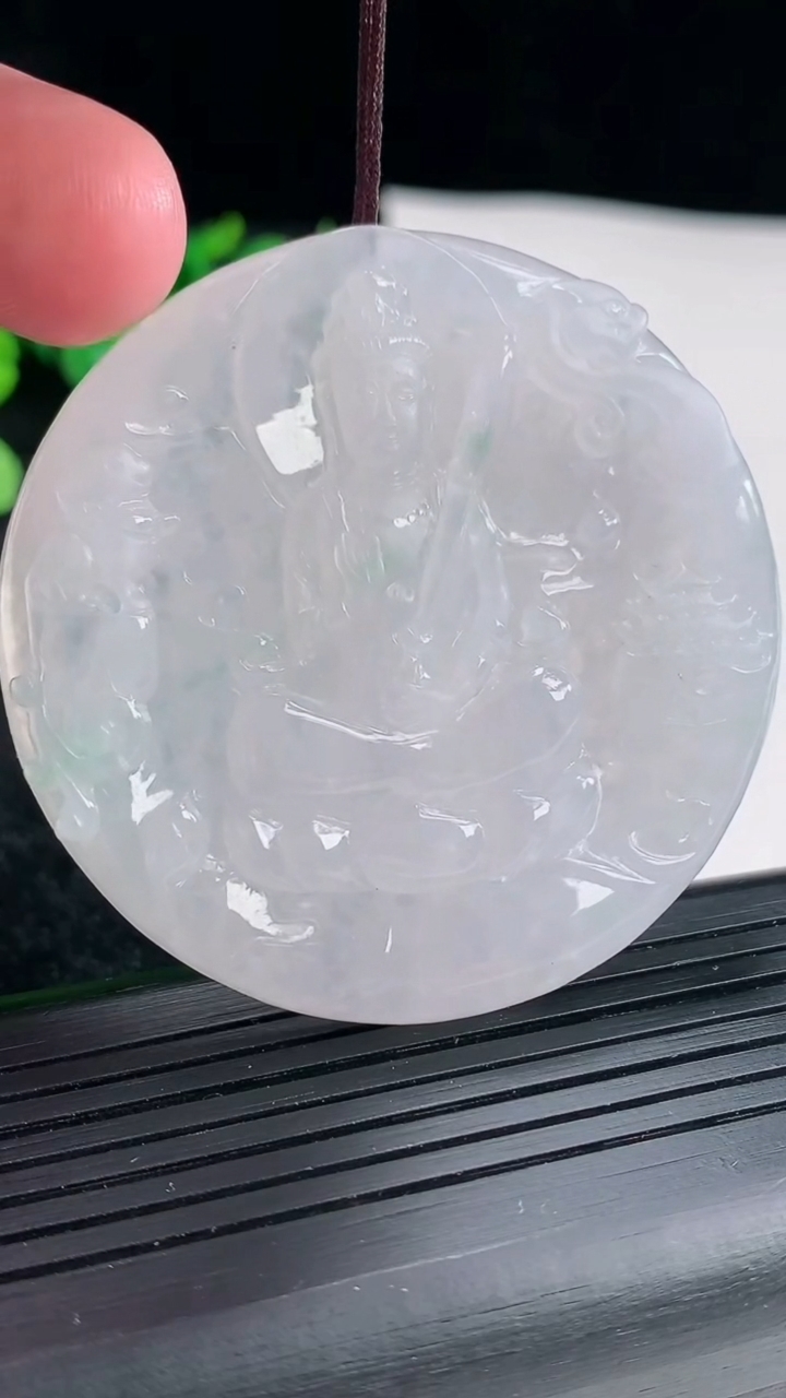 天然A货翡翠虚空藏菩萨吊坠尺寸52.6-6.5重量:35.51g
4月17日