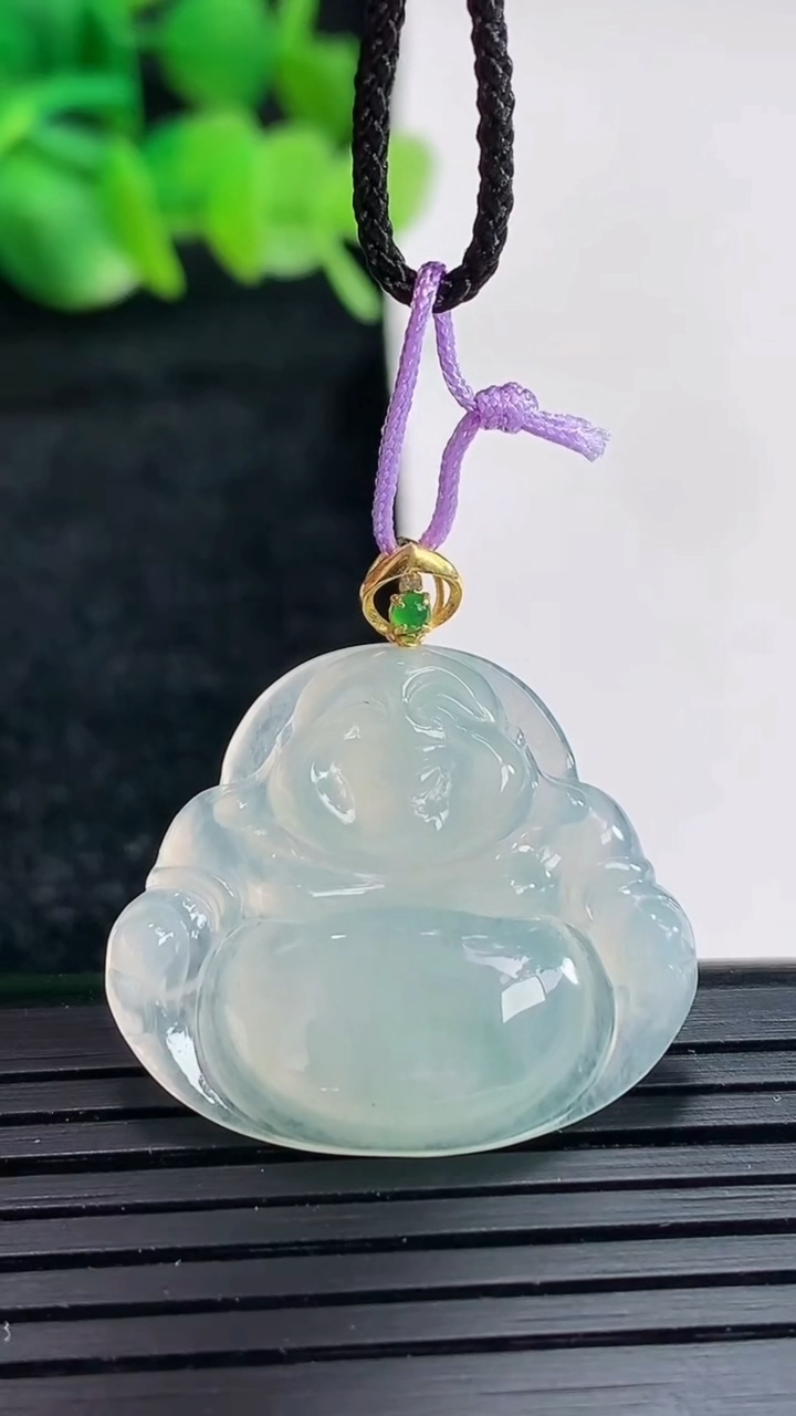 天然A货翡翠种白冰佛公吊坠尺寸23.6-27-4.5重量:4.25g
4月17日