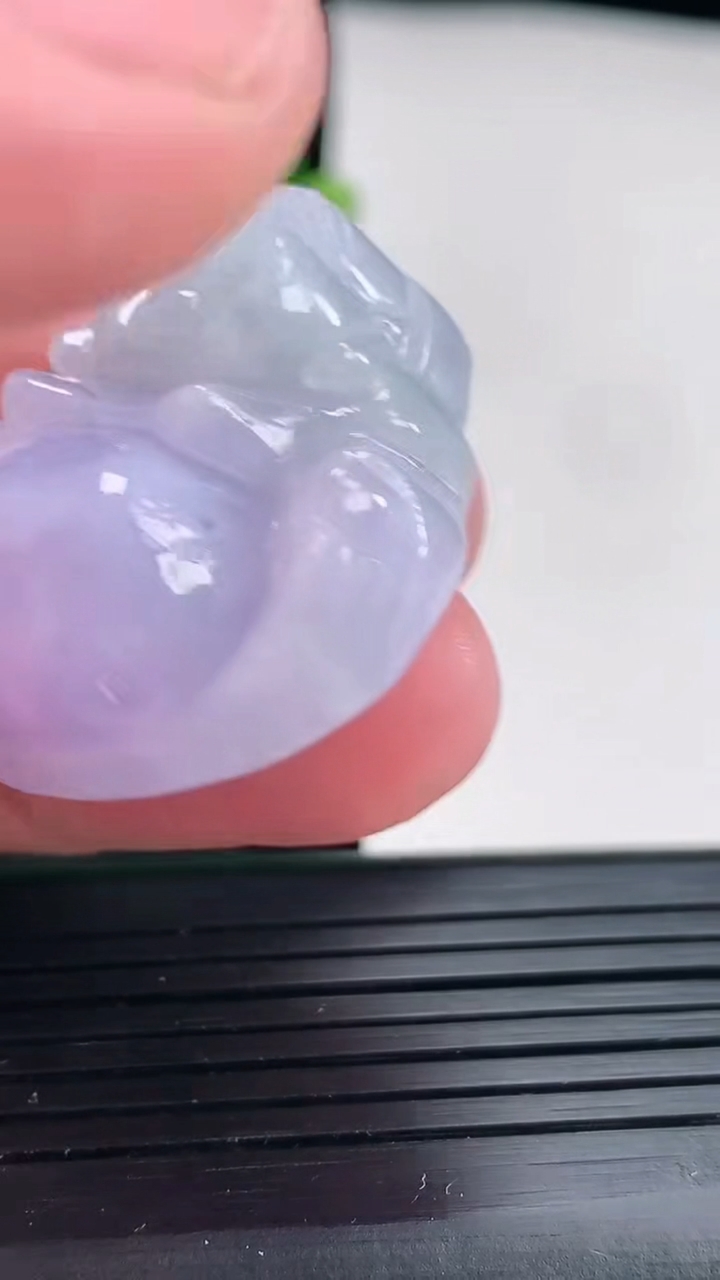 天然A货翡翠紫罗兰佛公吊坠尺寸34-32-12.5重量:21.26g
4月17日