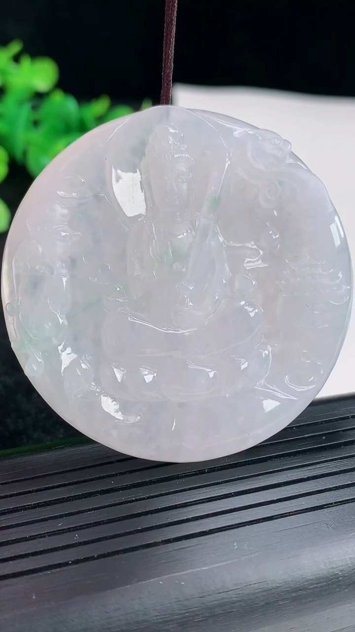 天然A货翡翠虚空藏菩萨吊坠尺寸52.6-6.5重量:35.51g
4月17日