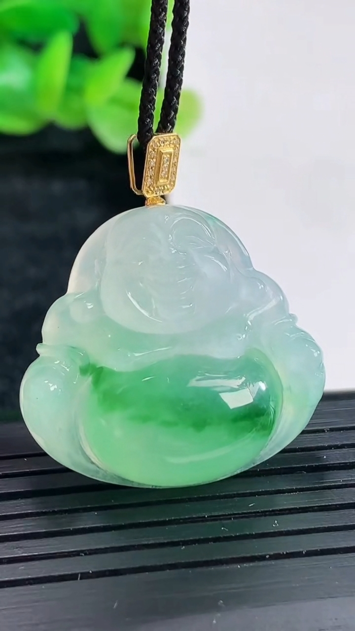 天然A货翡翠佛公吊坠尺寸27-29.5-8重量:9.63g
4月17日