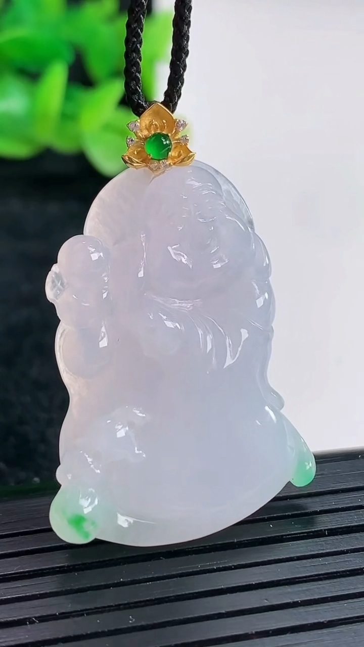 天然A货翡翠弥勒佛吊坠尺寸35.6-26.5-5.6重量:9.64g
4月17日