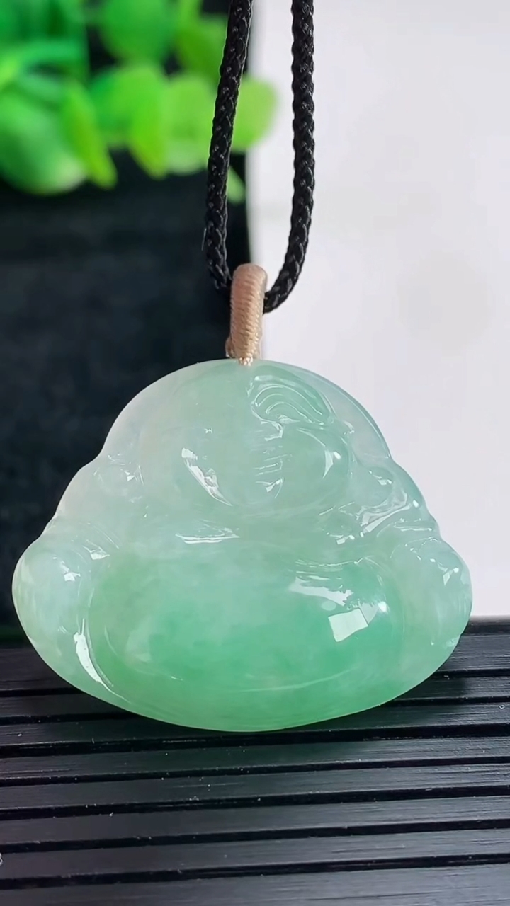 天然A货翡翠佛公吊坠尺寸25.5-32-5.2重量:8.01g
4月17日