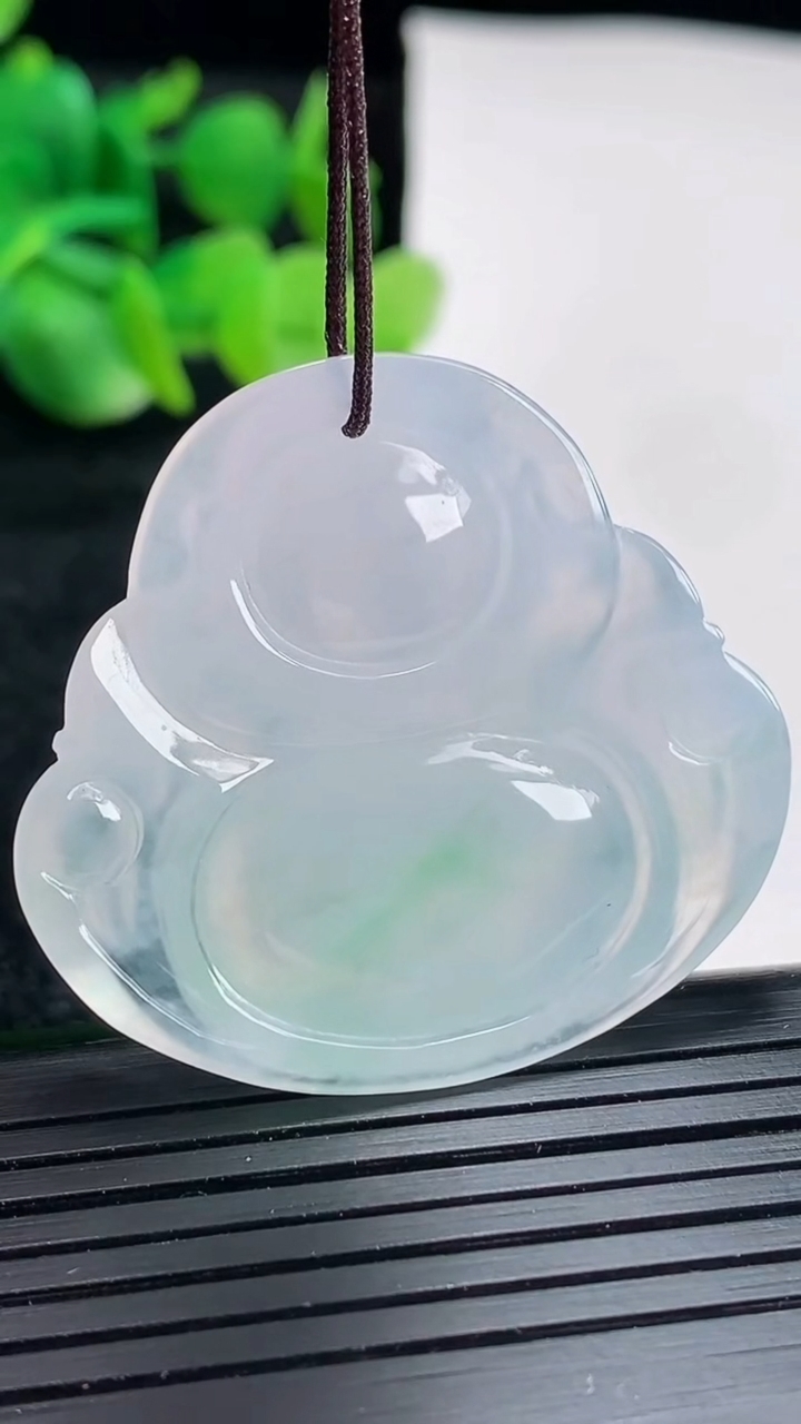 天然A货翡翠佛公吊坠尺寸37-38.6-6重量:12.92g
4月17日