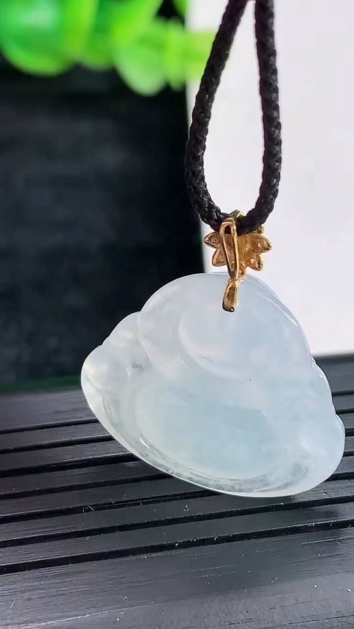 天然A货翡翠种白冰佛公吊坠尺寸20-24-5.5重量:4.57g
4月17日