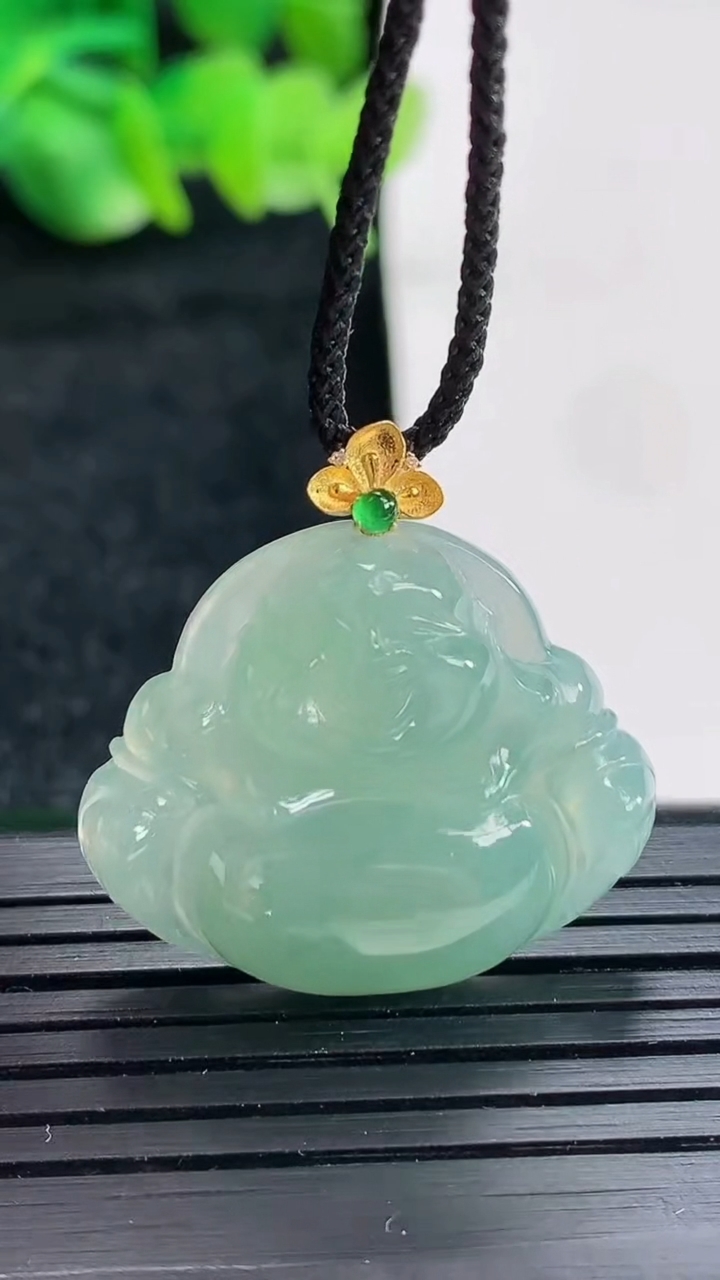 天然A货翡翠佛公吊坠尺寸23-27-6.2重量:6.20g
4月17日
