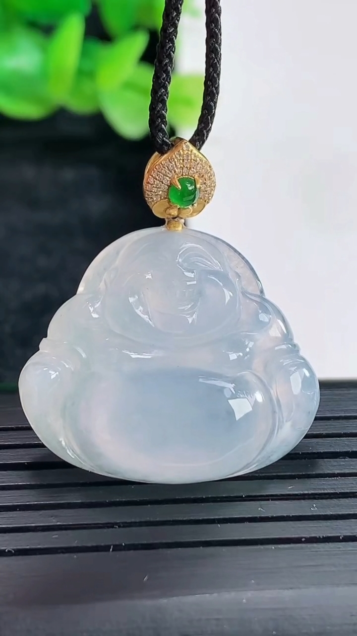 天然A货翡翠18k金紫罗兰佛公吊坠尺寸23.5-28-5重量:6.15g
4月17日