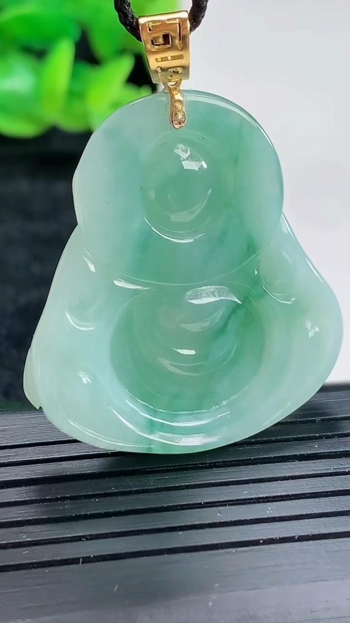 天然A货翡翠18k金飘花财神爷吊坠尺寸35.6-33.5-6重量:12.19g
4月17日