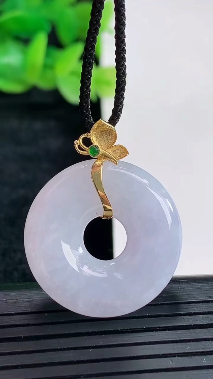 天然A货翡翠18k金紫罗兰平安环吊坠尺寸25-6重量:7.98g
4月17日