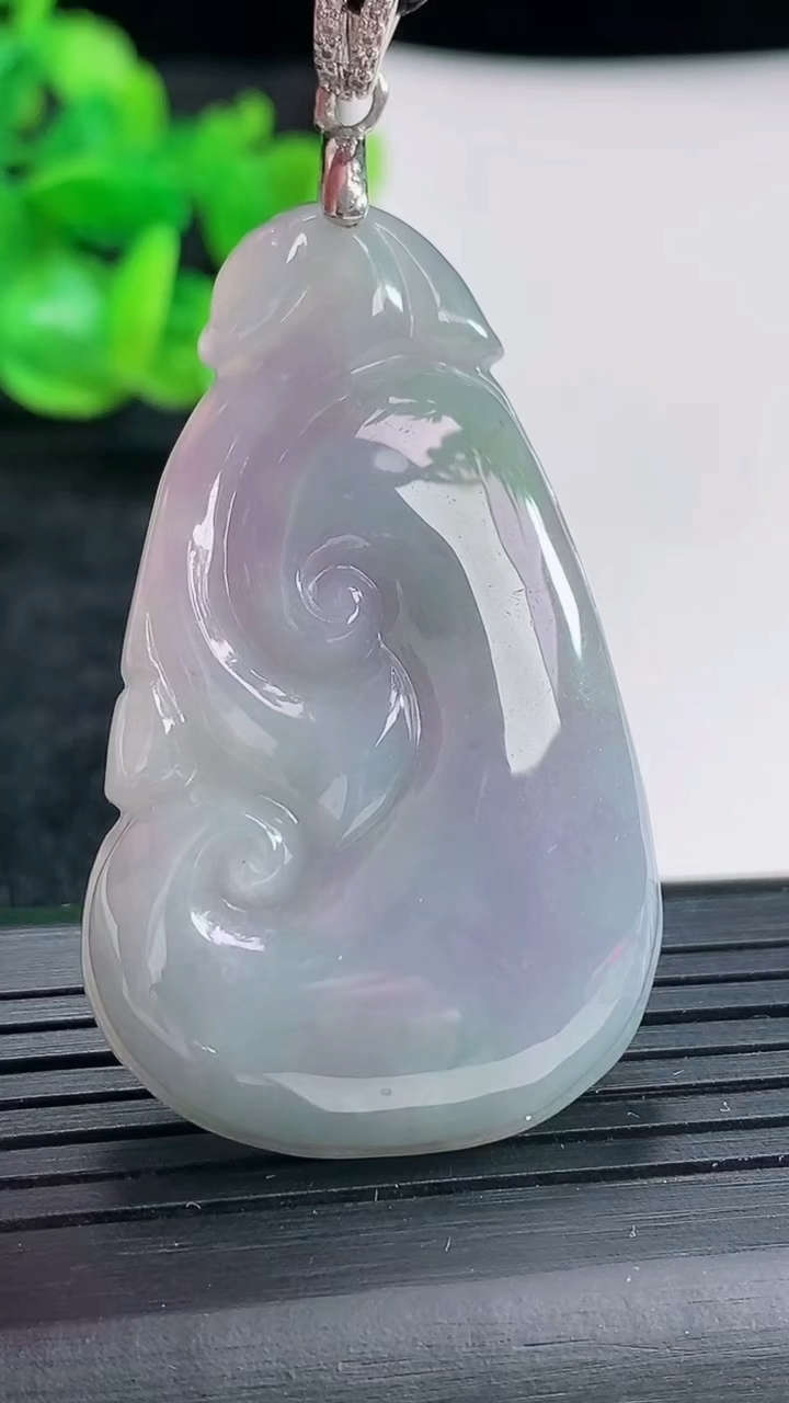 天然A货翡翠925银紫罗兰如意吊坠尺寸46-29-7.6重量:19.52g
4月17日