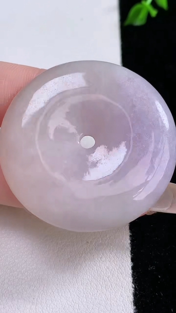 天然A货翡翠紫罗兰平安扣吊坠，尺寸41.2-5.8，重:20.03g
4月17日