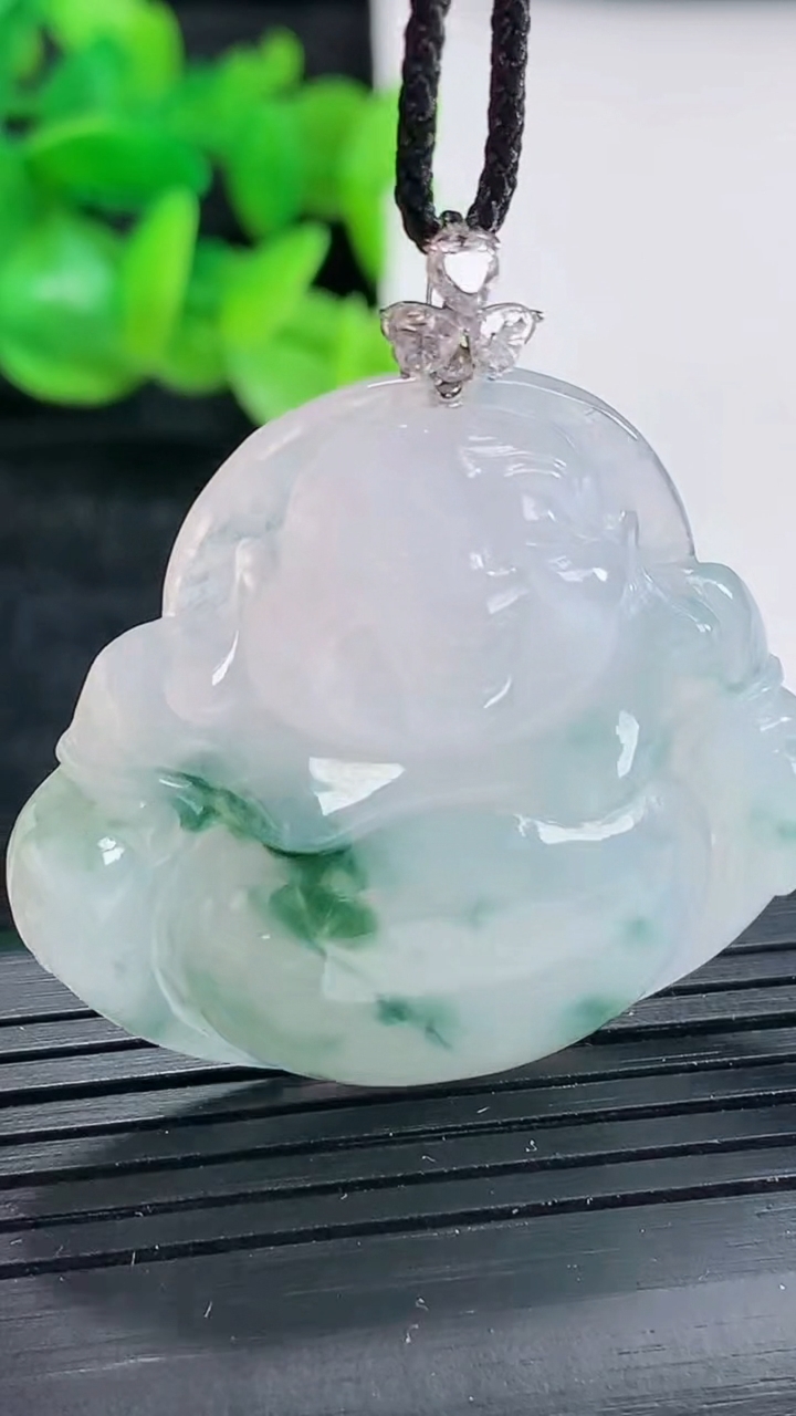 天然A货翡翠18k金飘花佛公吊坠尺寸35-38-6.6重量:13.71g
4月17日