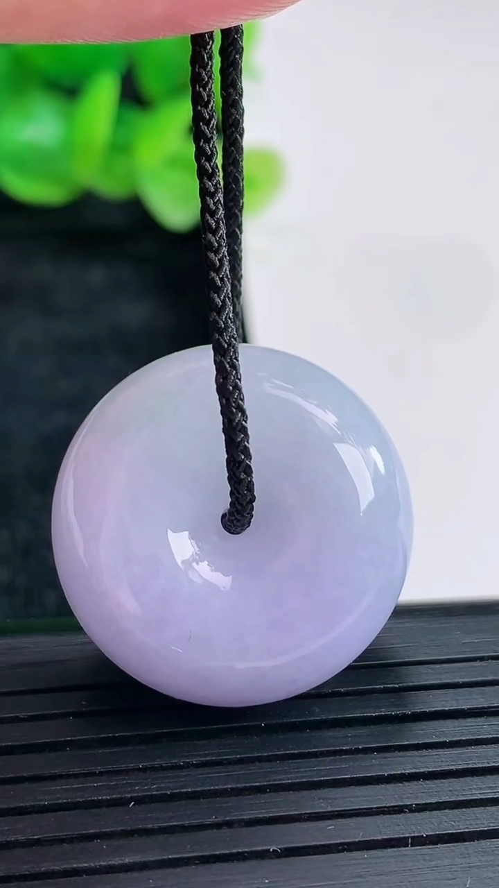 天然A货翡翠紫罗兰路路通吊坠尺寸25.5-11重量:15.49g
4月17日