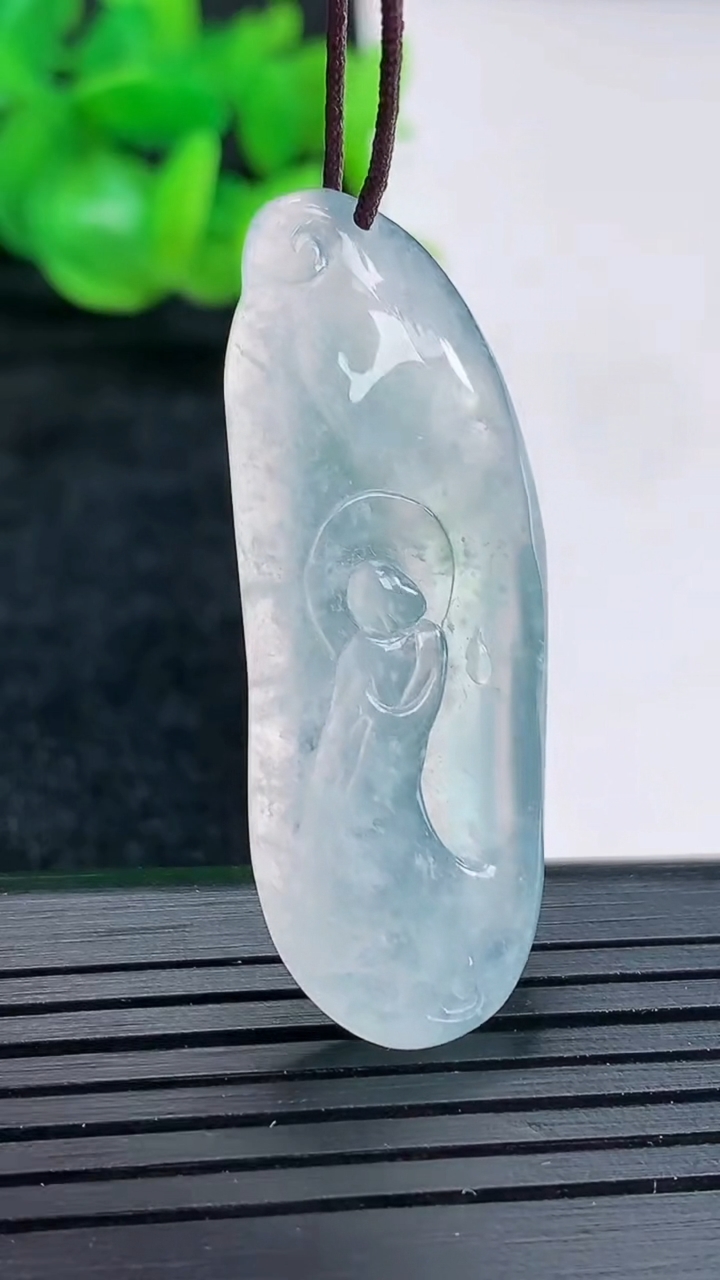 天然A货翡翠悟道吊坠尺寸42.5-25.5-6.2重量:7.73g
4月17日