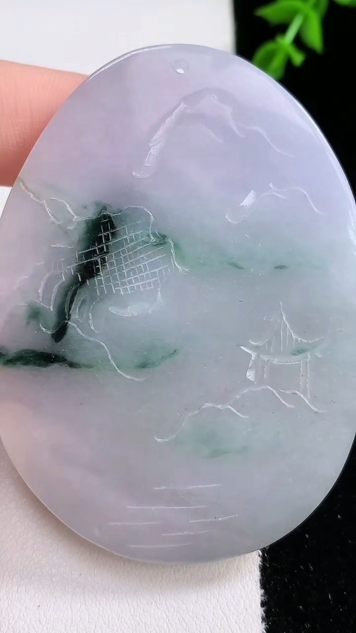 天然A货翡翠飘花山水牌吊坠，尺寸66.8-49.5-14.6，重:85.82g
4月17日