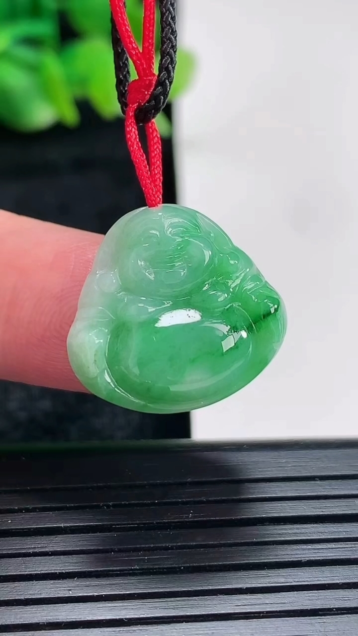 天然A货翡翠佛公吊坠尺寸19-20-4.3重量:2.99g
4月17日
