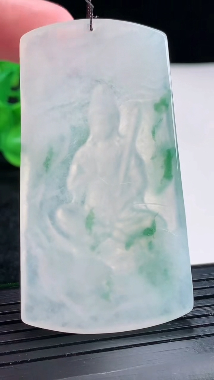 天然A货翡翠飘花文殊菩萨吊坠尺寸62-34-5重量:24.83g
4月17日