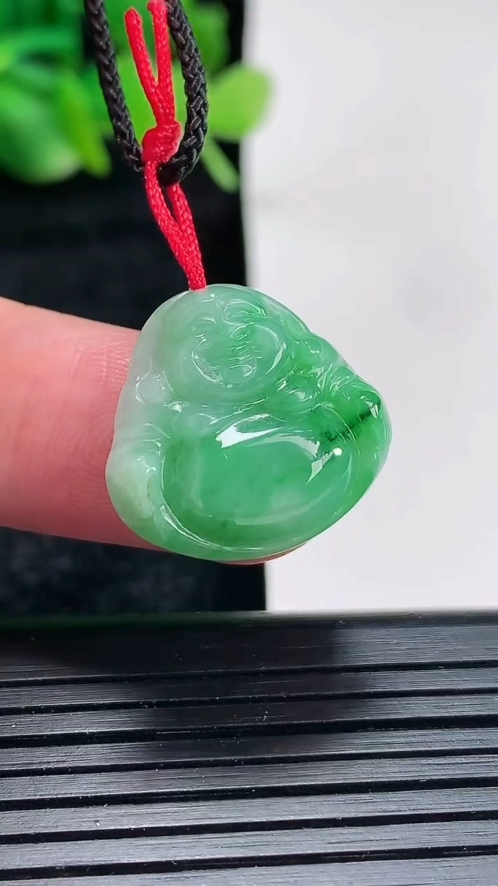 天然A货翡翠佛公吊坠尺寸19-20-4.3重量:2.99g
4月17日