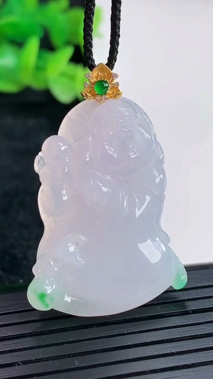 天然A货翡翠弥勒佛吊坠尺寸35.6-26.5-5.6重量:9.64g
4月17日