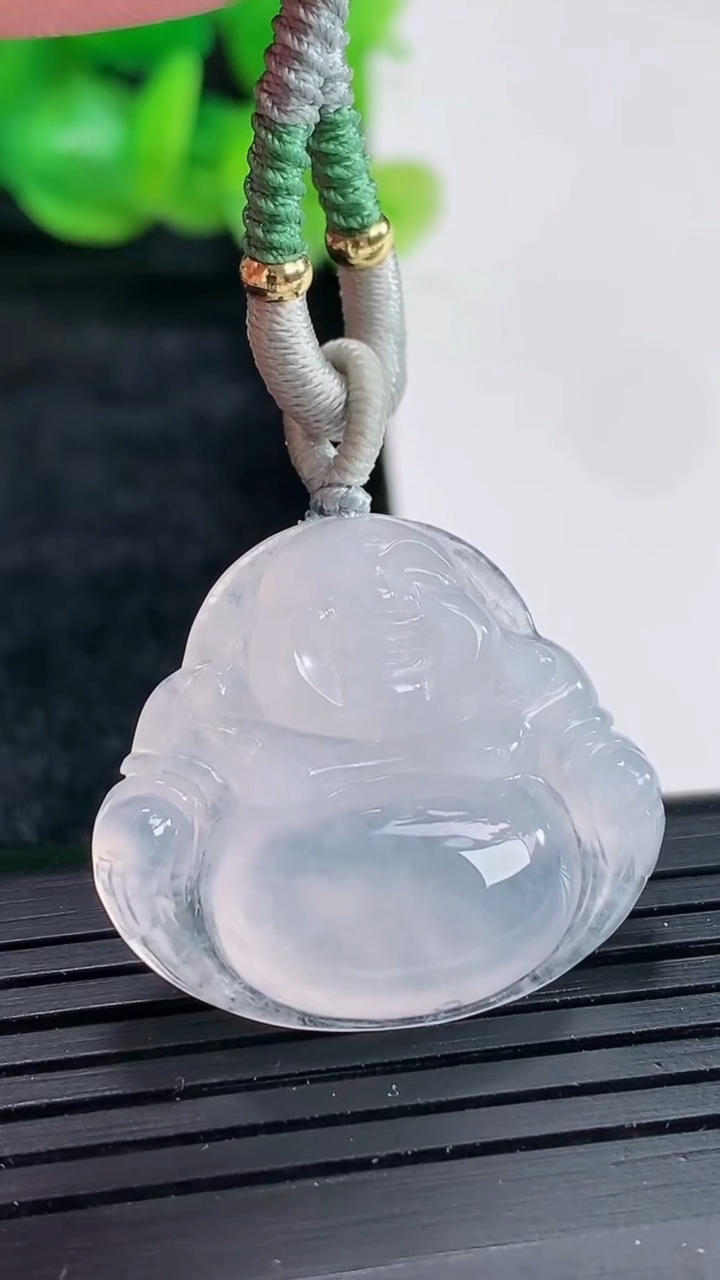 天然A货翡翠佛公吊坠尺寸23.6-28-5.6重量:7.87g
4月17日