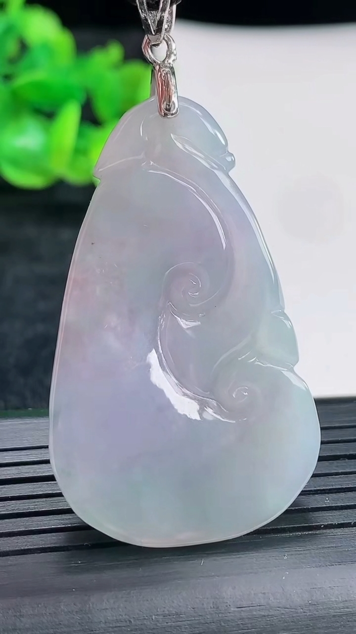 天然A货翡翠925银紫罗兰如意吊坠尺寸46-29-7.6重量:19.52g
4月17日