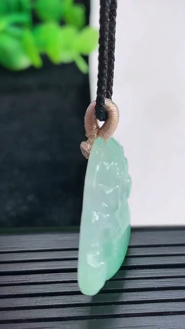 天然A货翡翠佛公吊坠尺寸25.5-32-5.2重量:8.01g
4月17日