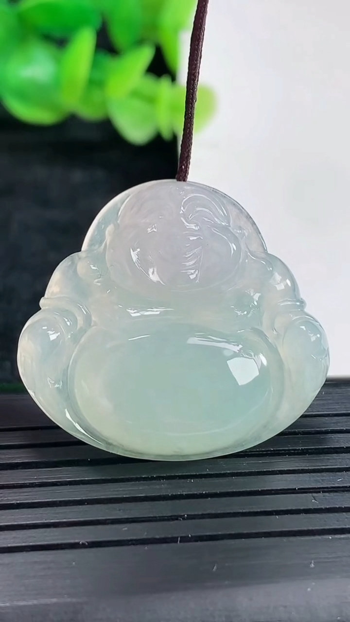 天然A货翡翠佛公吊坠尺寸29-32-5.5重量:8.15g
4月17日