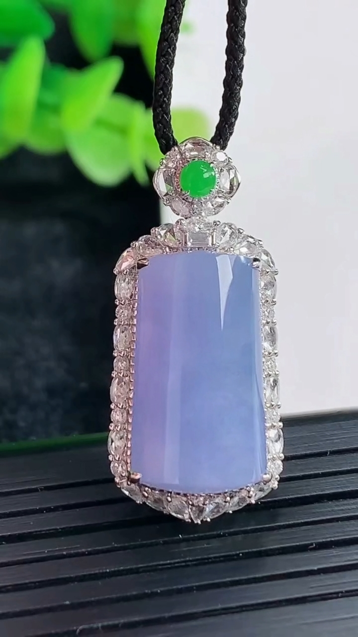 天然A货翡翠18k金紫罗兰无事牌吊坠尺寸31.5-14.5-11，裸石19-10.6重量:5.41g