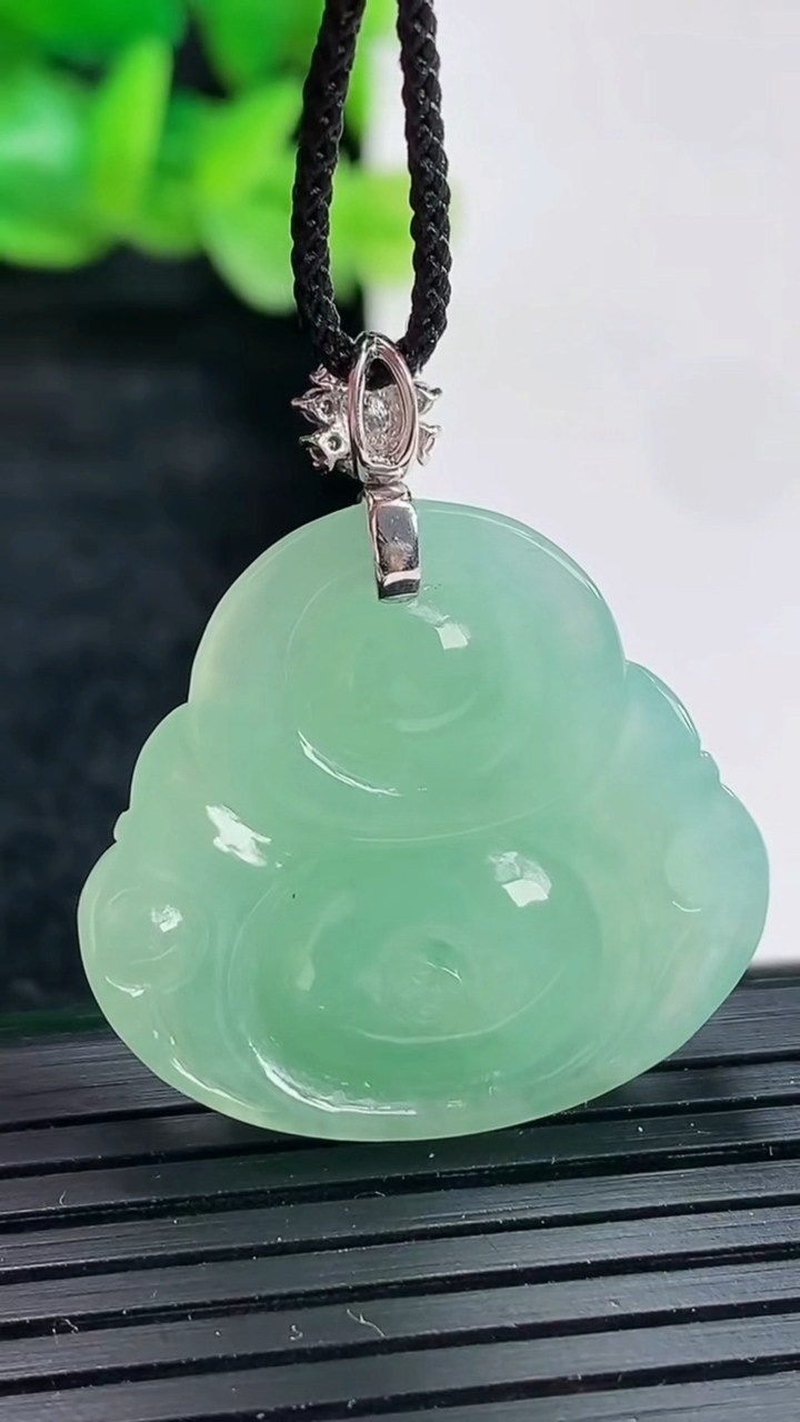 天然A货翡翠佛公吊坠尺寸25-28-8.5重量:9.61g
4月17日