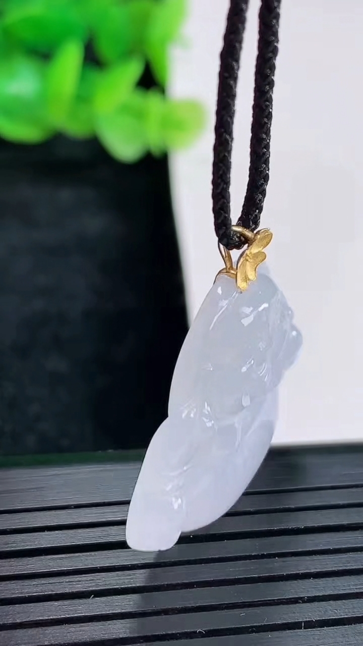 天然A货翡翠18k金紫罗兰佛公吊坠尺寸25.5-30-5.5重量:7.15g
4月17日