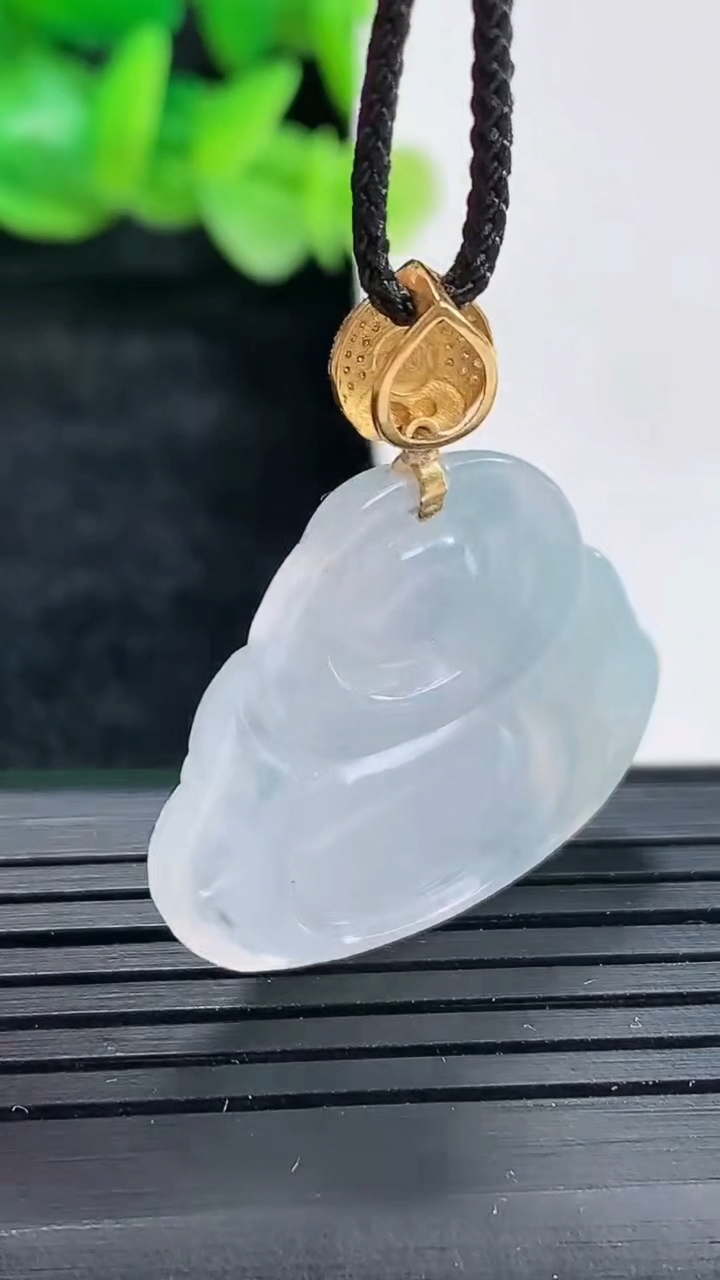 天然A货翡翠18k金紫罗兰佛公吊坠尺寸23.5-28-5重量:6.15g
4月17日