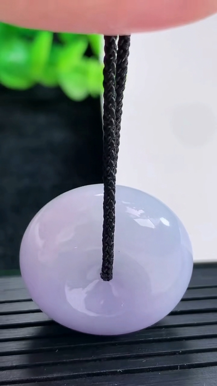 天然A货翡翠紫罗兰路路通吊坠尺寸25.5-11重量:15.49g
4月17日