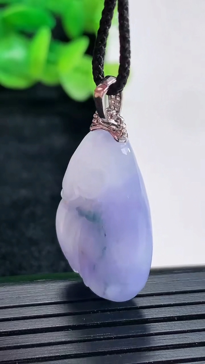 天然A货翡翠18k金紫罗兰飘花福袋吊坠尺寸29-17-8重量:7.46g
4月17日