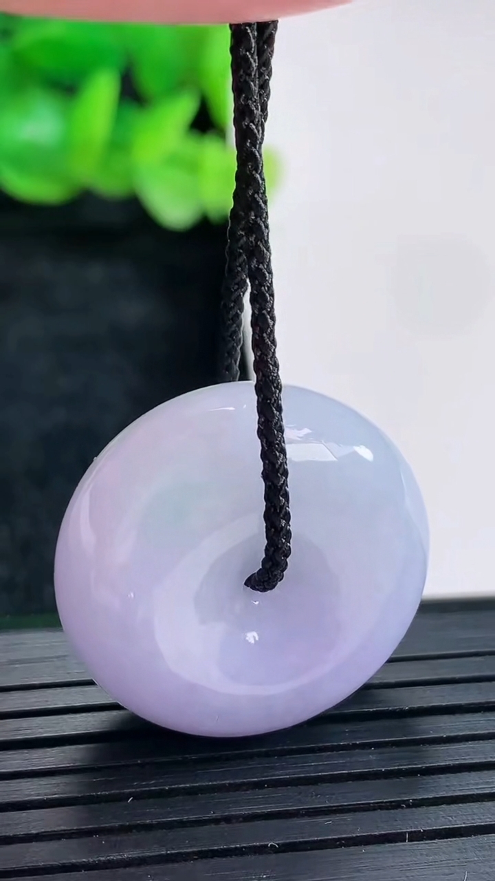 天然A货翡翠紫罗兰路路通吊坠尺寸25.5-11重量:15.49g
4月17日