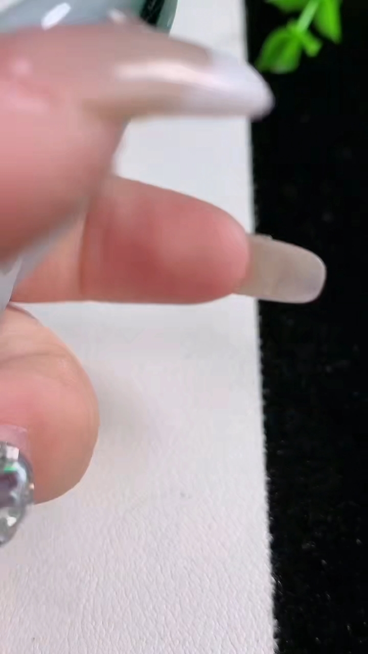 天然A货翡翠飘花观音菩萨吊坠，尺寸70-45-8，重:51.02g
4月17日