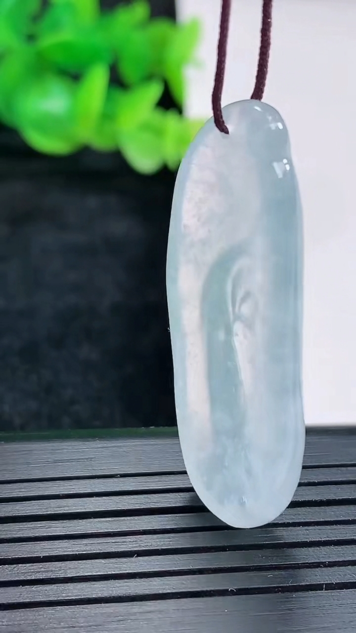 天然A货翡翠悟道吊坠尺寸42.5-25.5-6.2重量:7.73g
4月17日